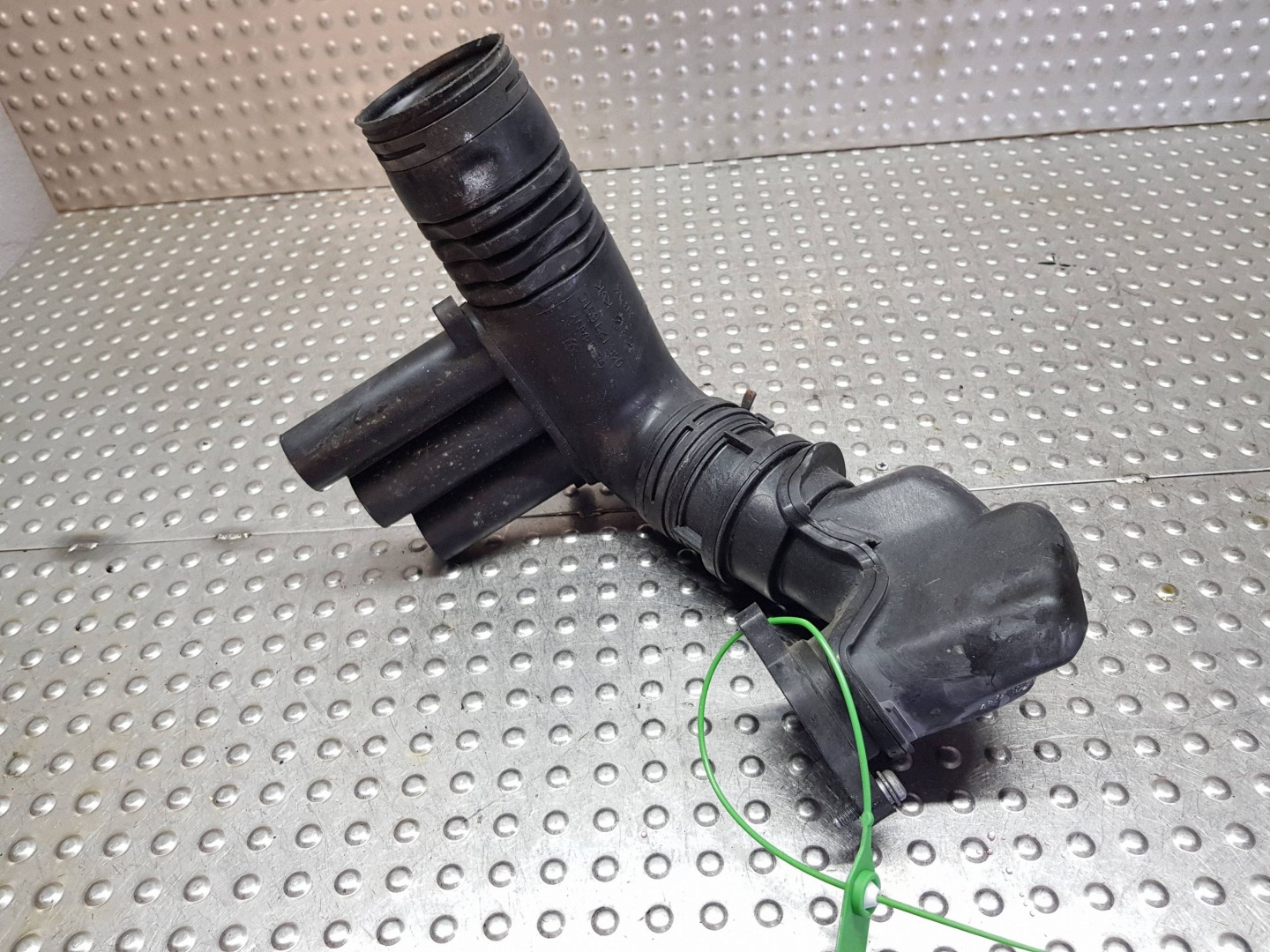 REZONATOR pipe air 04E129656S OCTAVIA III LEON III GOLF VII 1.2 TSI