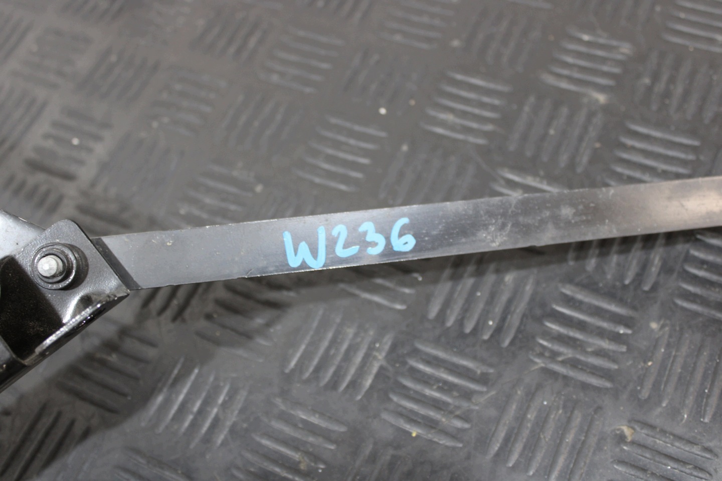 console holder supports front A2066205501 MERCEDES-BENZ CLE 236 W236