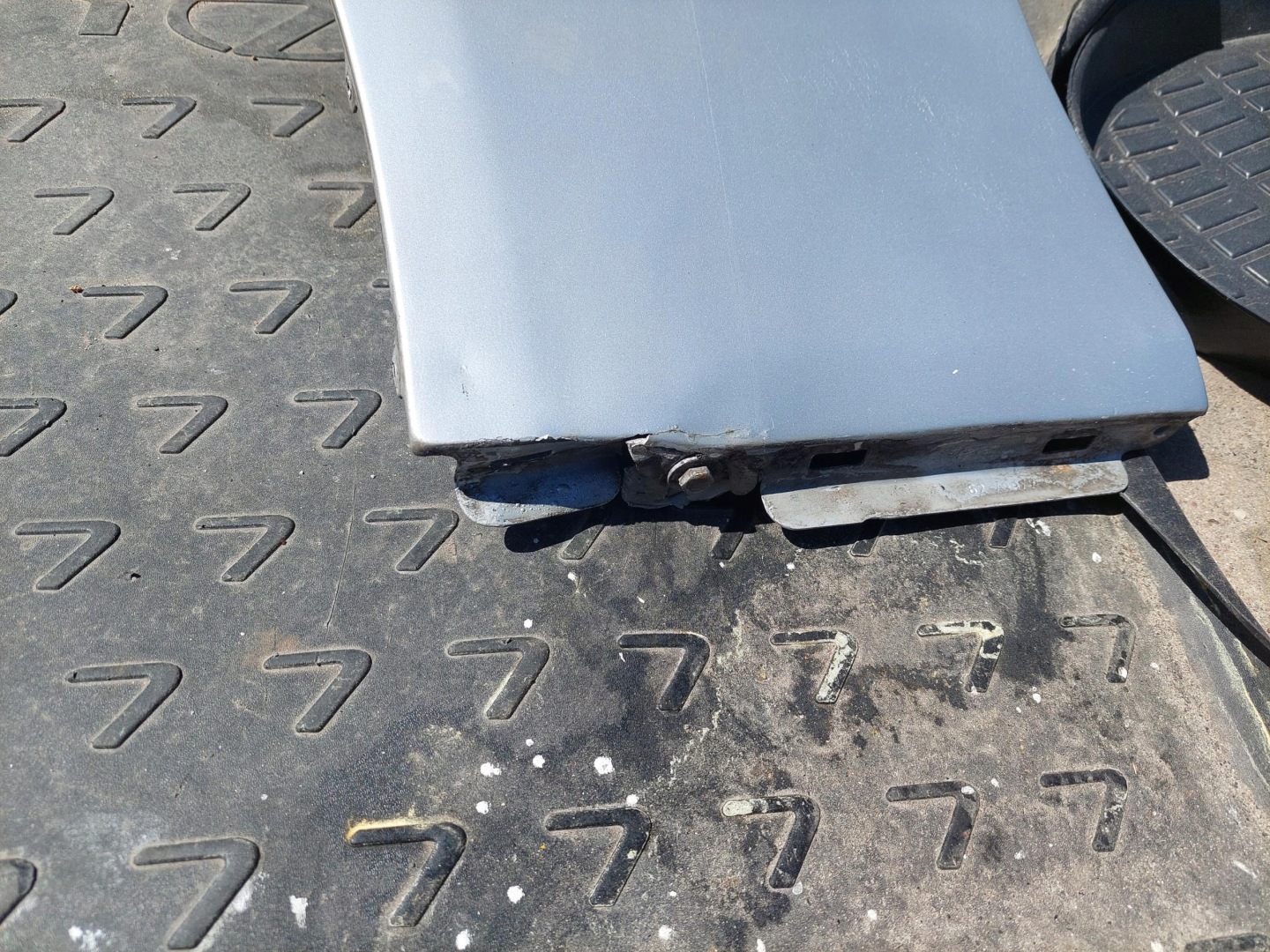 fender left front front BMW 7 F01 F02 354