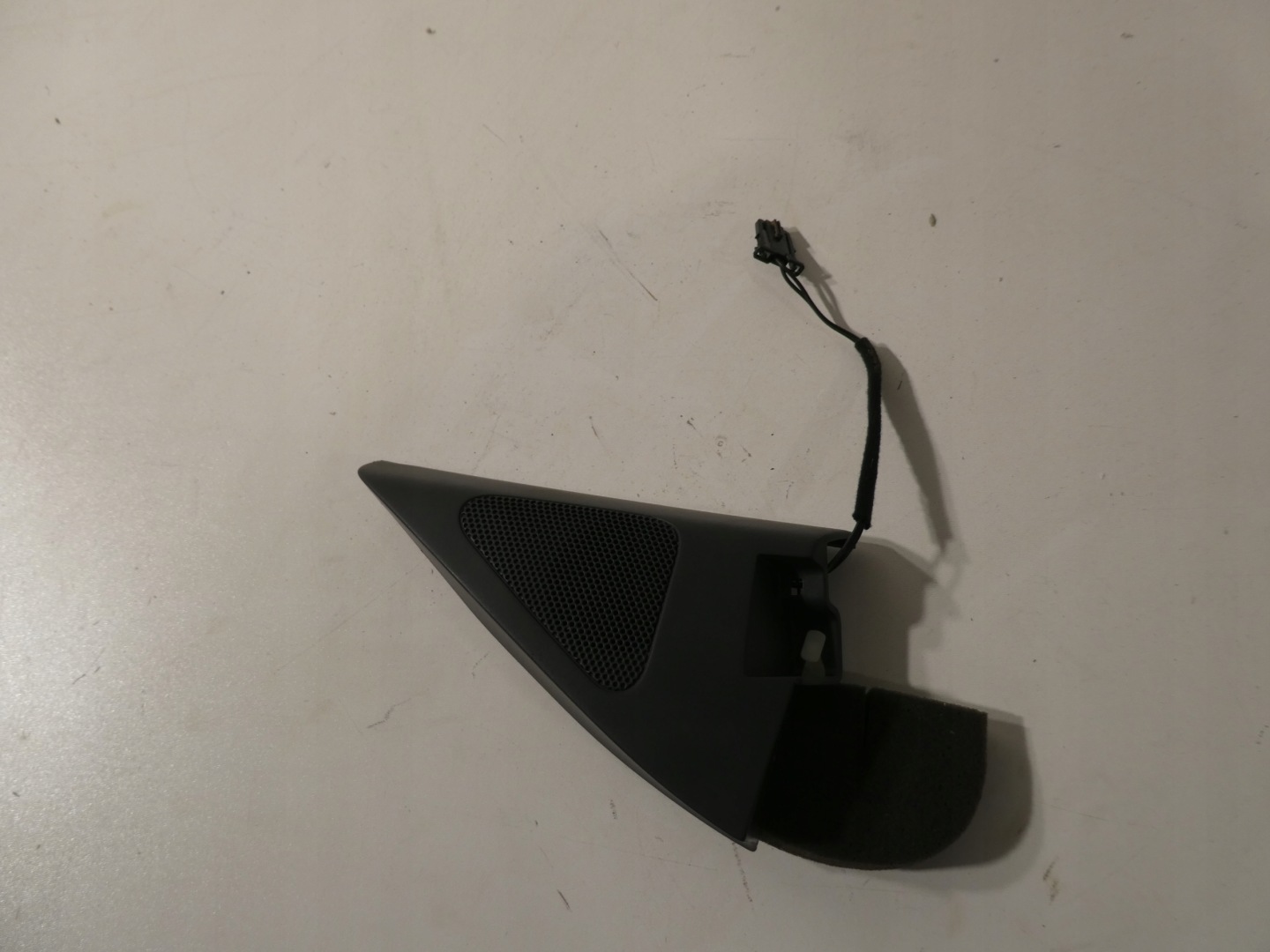 speaker spoiler right front VW TIGUAN 5N0837994B