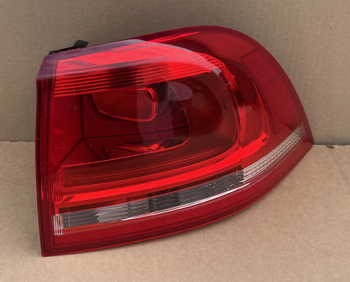 light rear part right VW TOUAREG 2011-2017 R 7P6945096F as new original