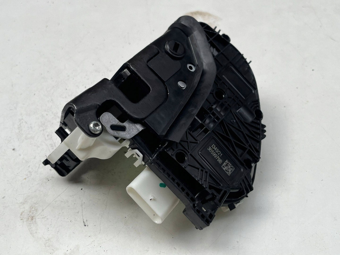 AUDI A4 B9 lock door left rear part 8X0839015F @M