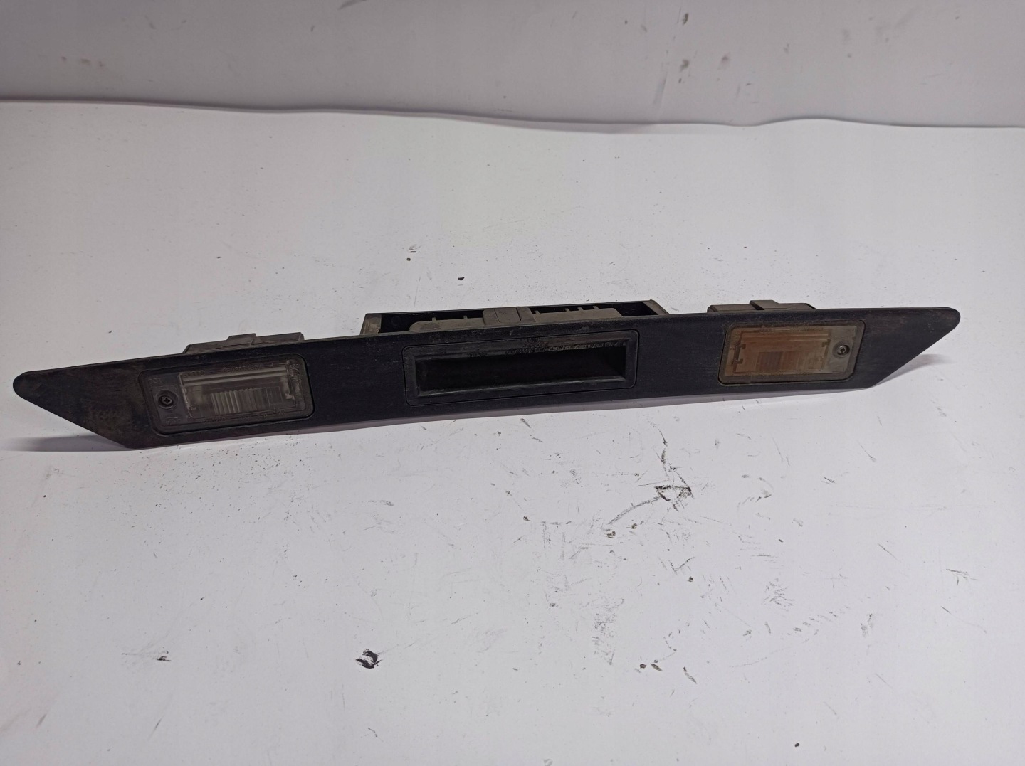 moulding lighting signs cap bonnet Audi A4 S4 8P0827574