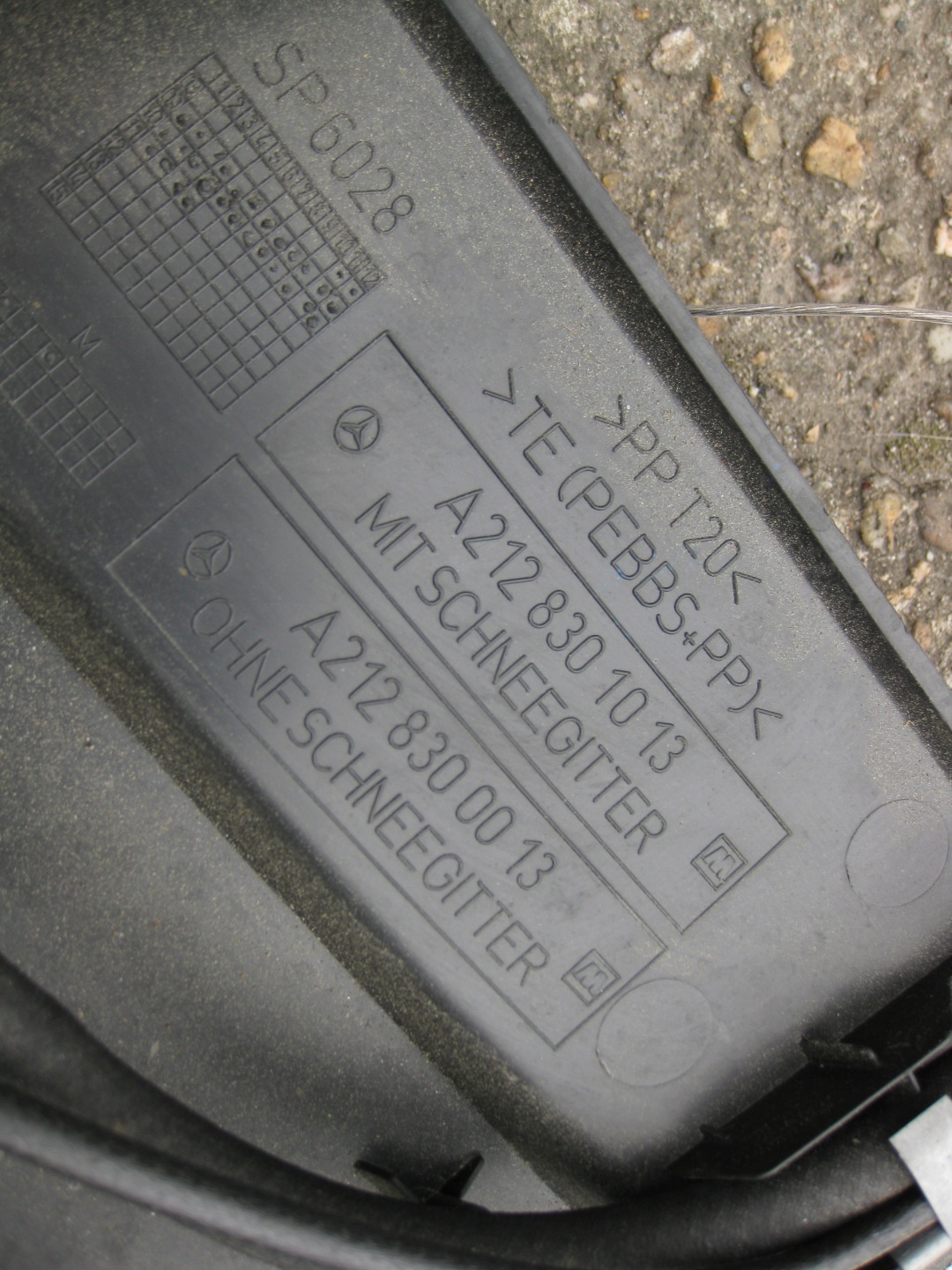 MERCEDES W212 E KLASA 11r torpedo plastic A2128301013