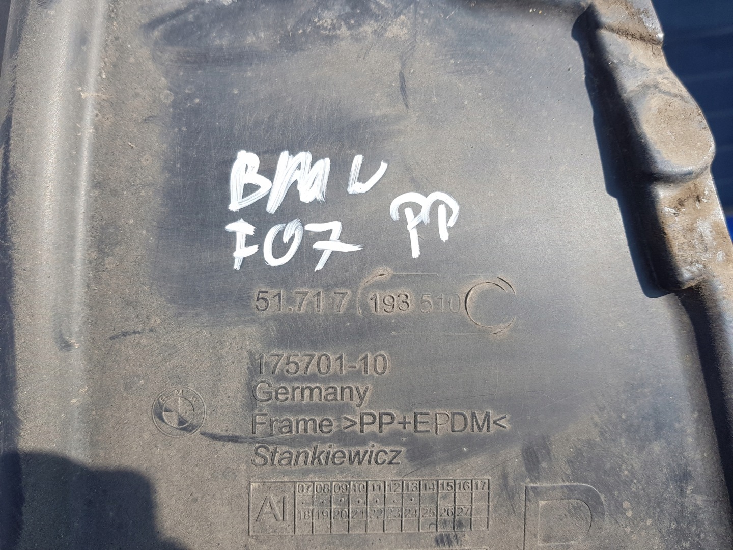 mudguard front right BMW 5 GT F07 7193494 7193510