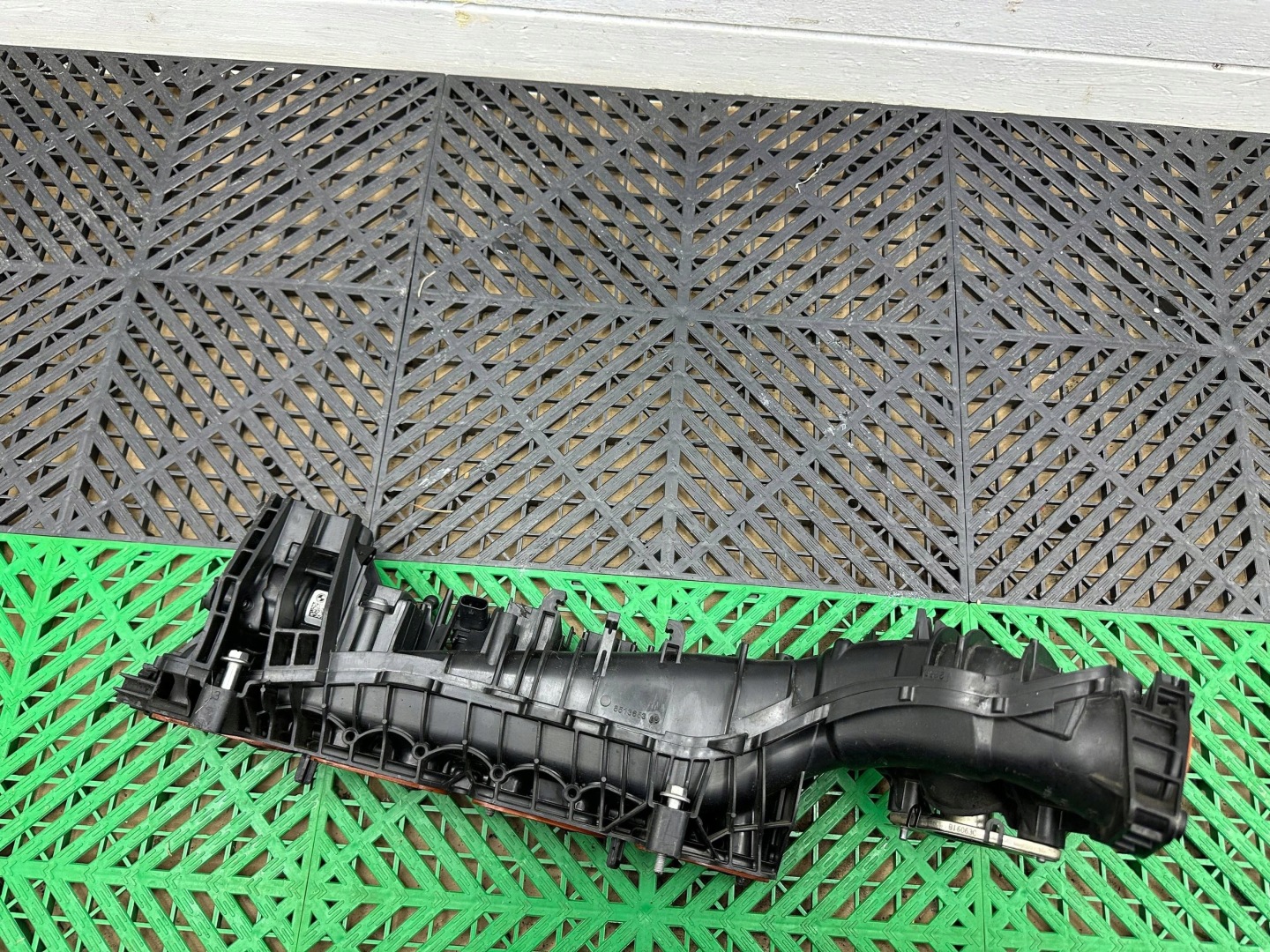 intake manifold BMW 2 F46 8513653