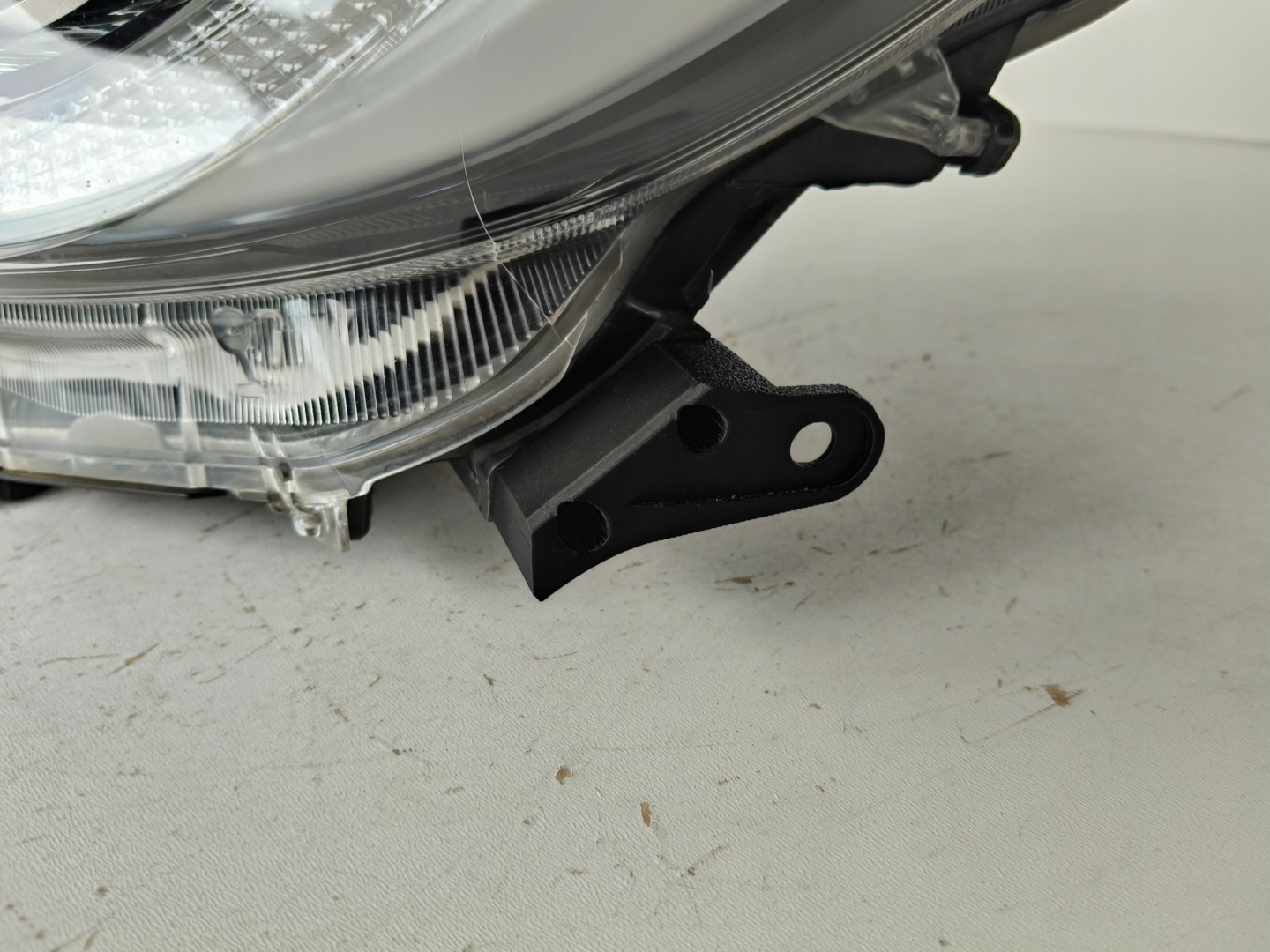 light left REFLEKTOR TOYOTA YARIS IV 20- FULL LED MAZDA 2 24