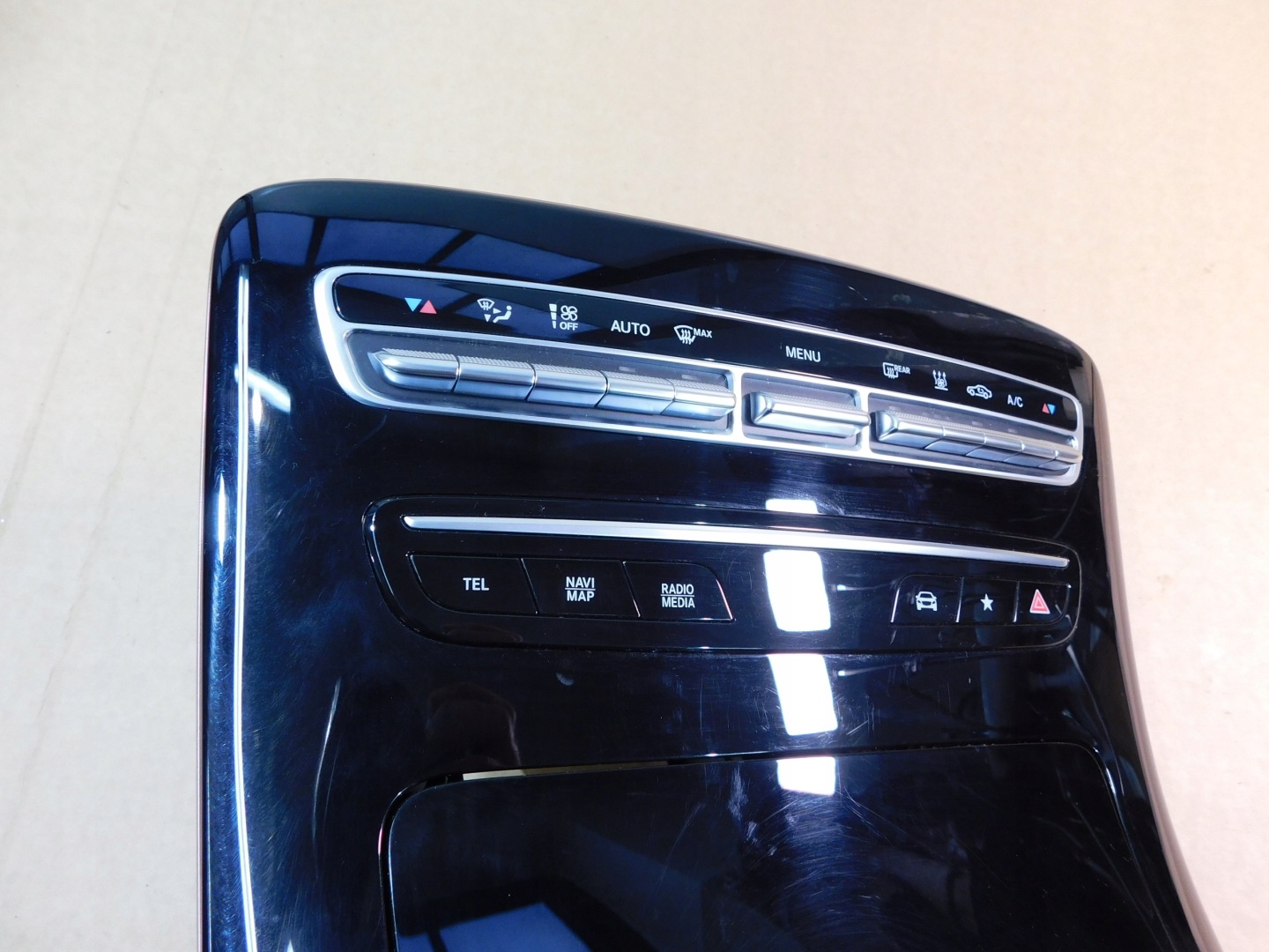 Mercedes EQC console control panel nawiewami rozdzielacz A2936804401BDB