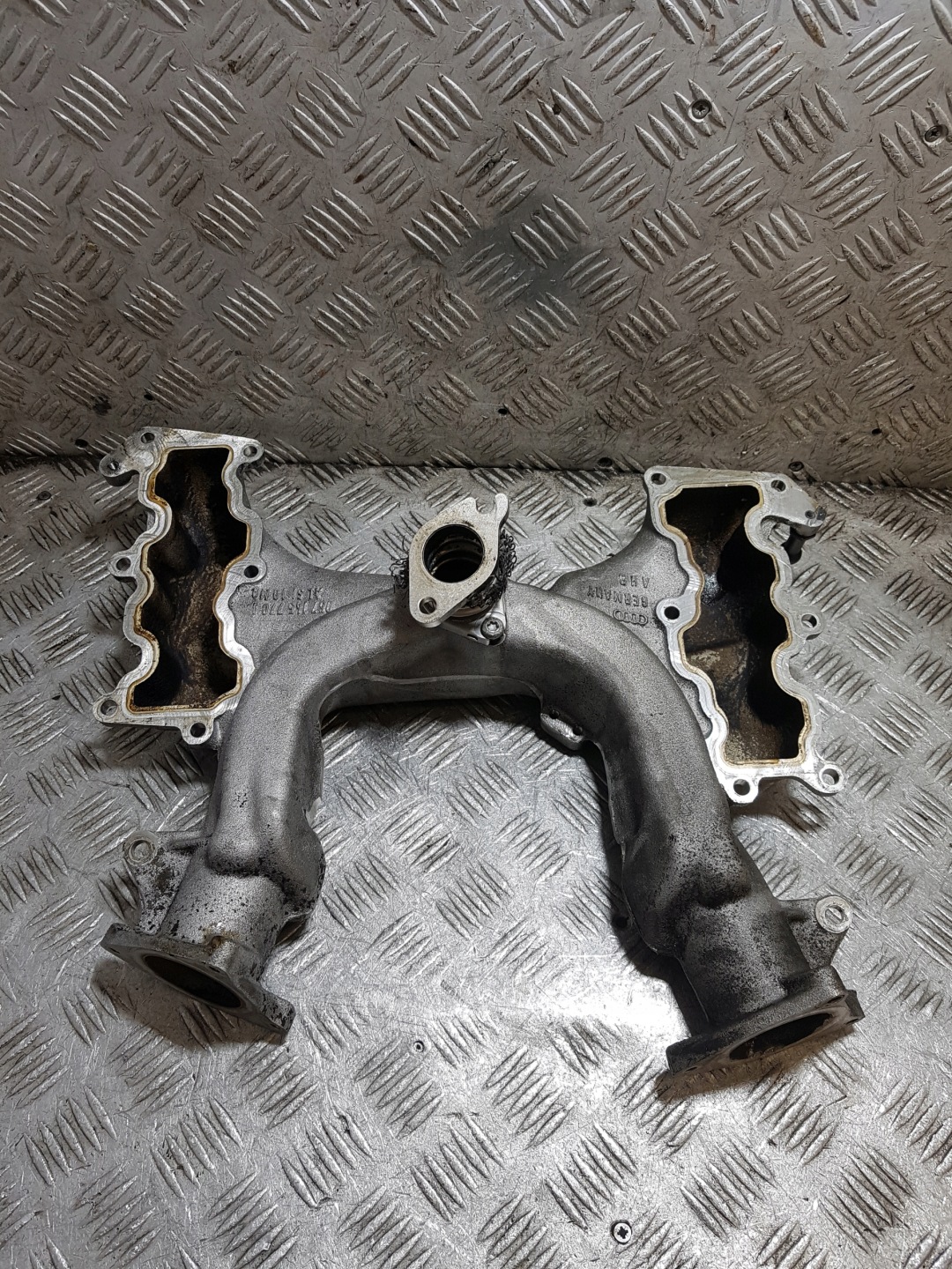 intake manifold AUDI Q7 4.2TDI 057145770J