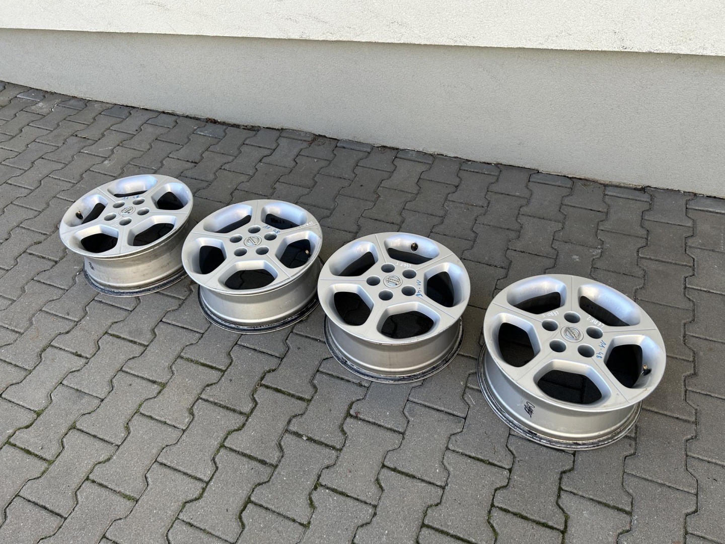 felnik alumínium 16 NISSAN LEAF és 2011-2017 5X114,3 6,5J ET40 KOMPLET
