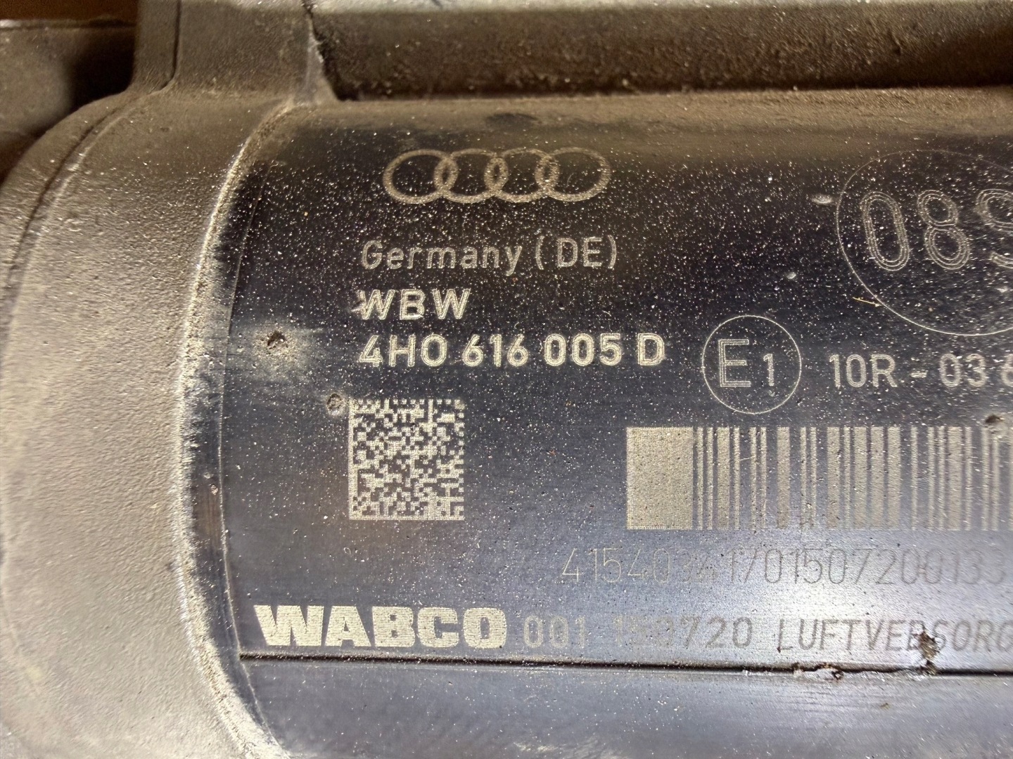 AUDI A8 D4 LIFT 3.0 TDI compressor; springing PNEUMATYCZNEGO 4H0616005D