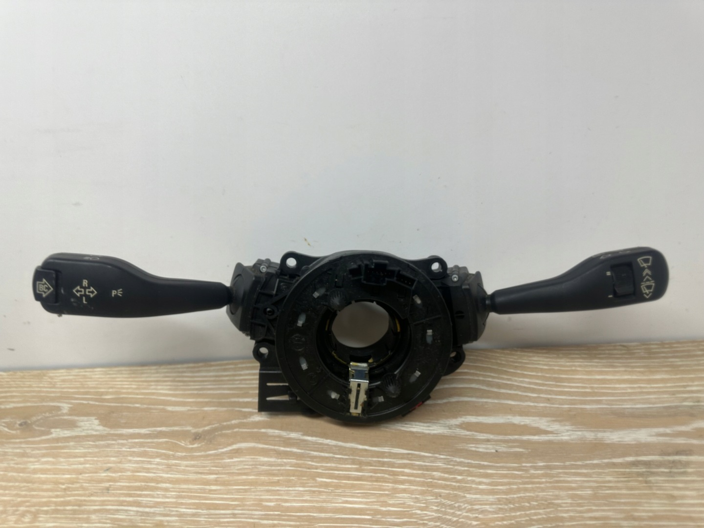 BMW E39 E46 E53 E83 steering wheel levers and controls control ring ZWIJAK 8376443