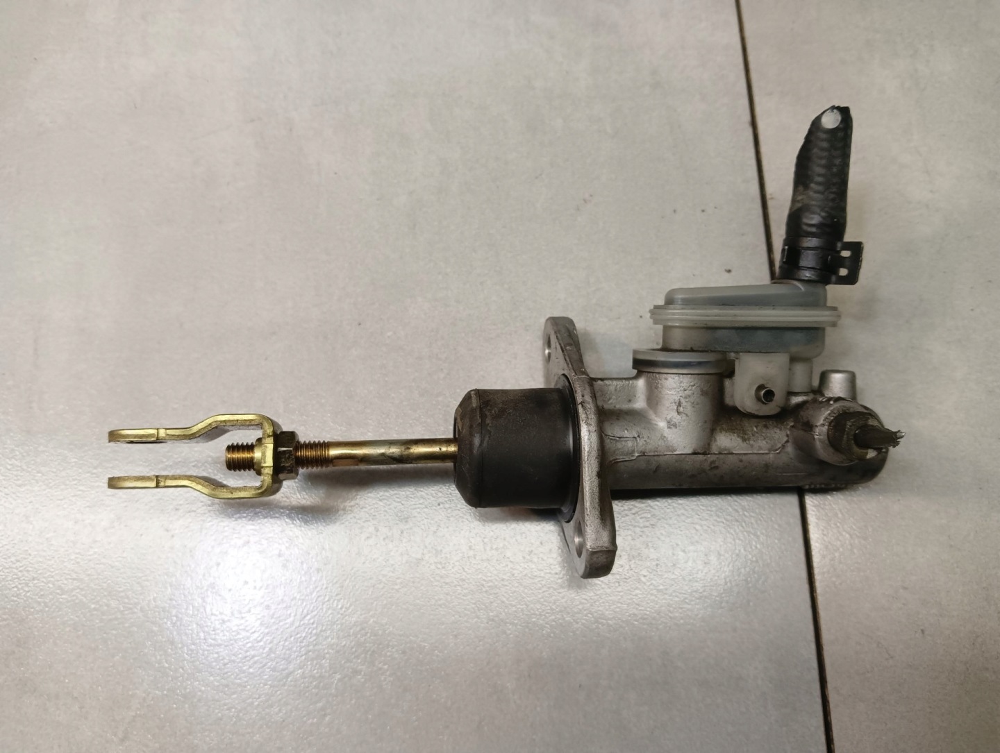 pump of the clutch SPACE STAR 1.3