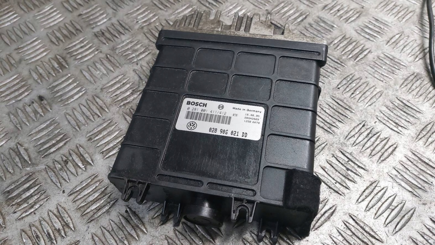 running board STARTOWY VOLKSWAGEN PASSAT B4 1.9 TDI 028906021DD