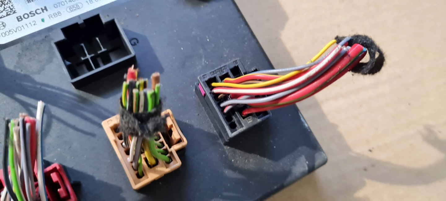 A4 B8 LIFT module control unit KOMFORTU WTYCZKI 8K0907063AG