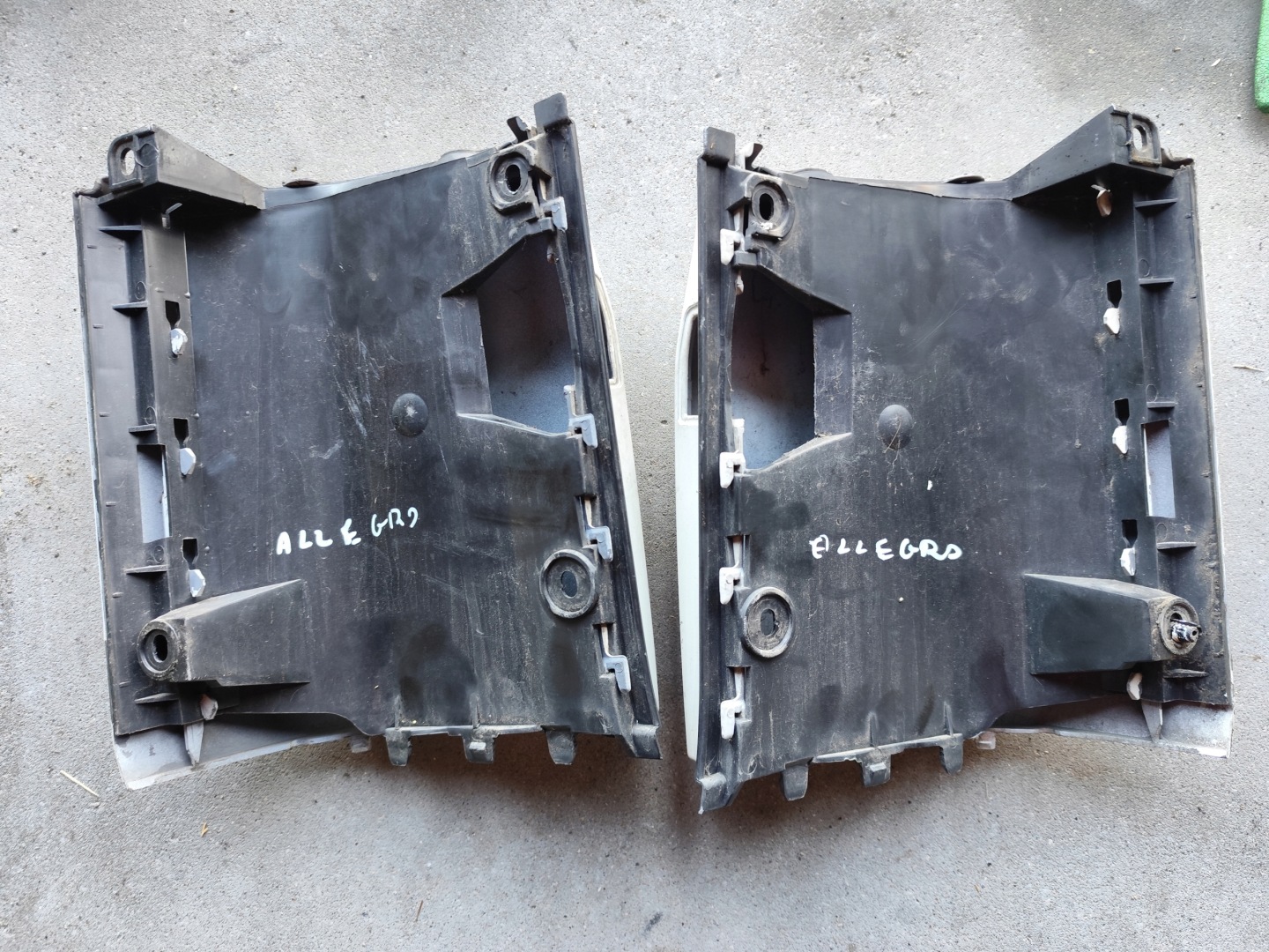 Unité d’angle zaslepki Pare choc Arrière VW T5 biale Multivan