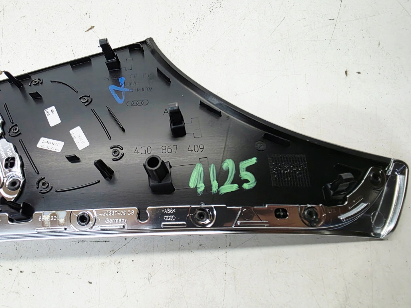 moulding DEKOR door left front AUDI A6 C7 4G0867409 1/25