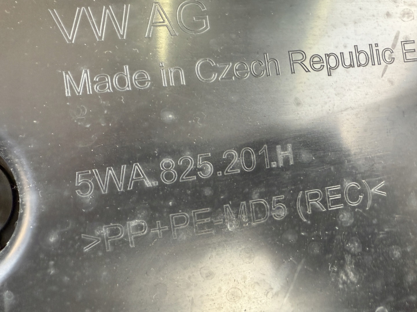 AUDI A3 8Y VW cover chassis left 5WA825201H