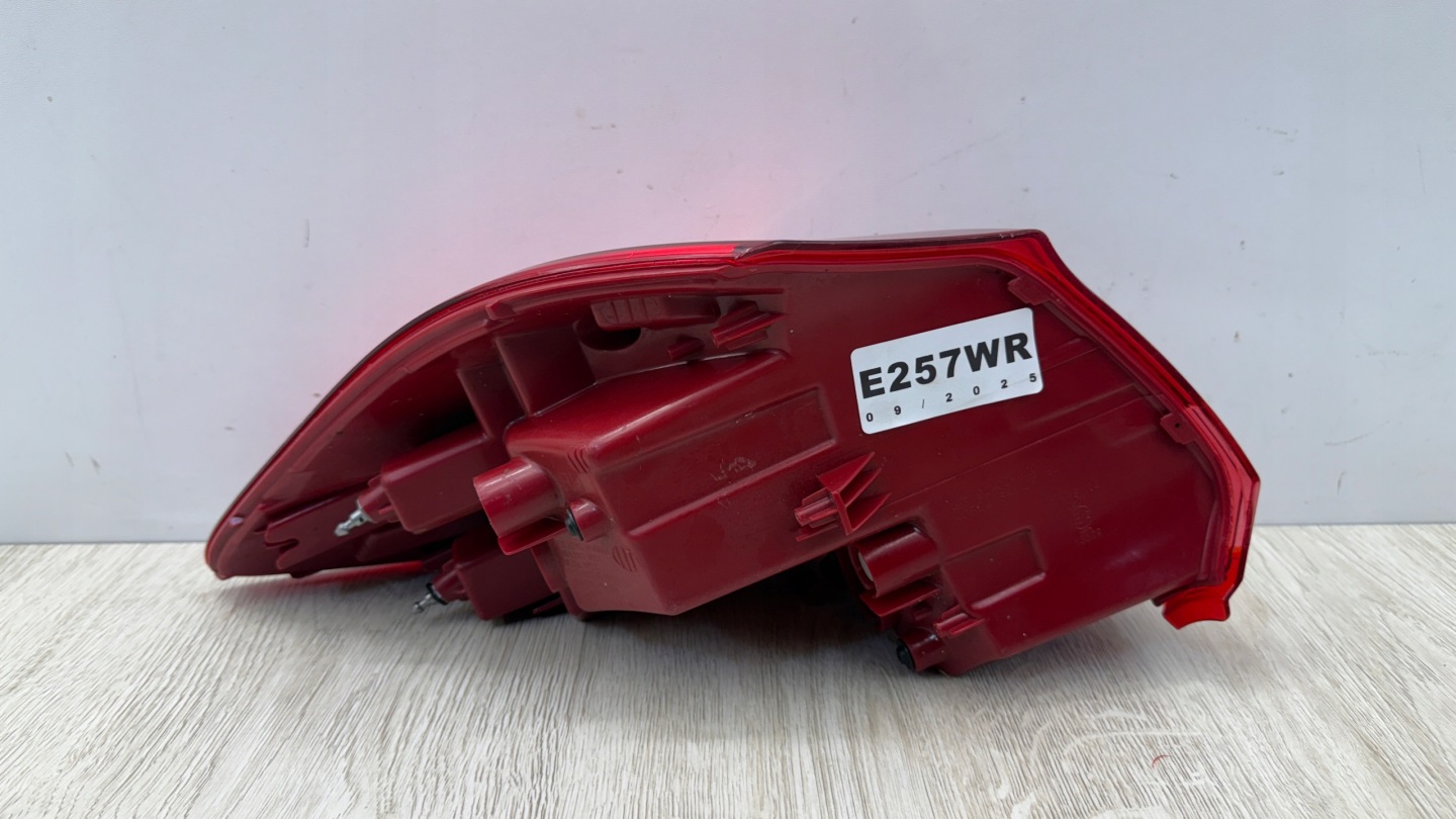 KIA CEED 2 II HTB 2012-2017 ROK right light rear part 92402-A20 E257WR