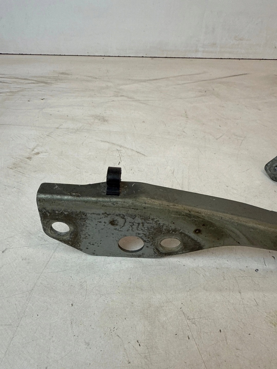 hinge bonnets front front right Volvo C30 S40 II V50