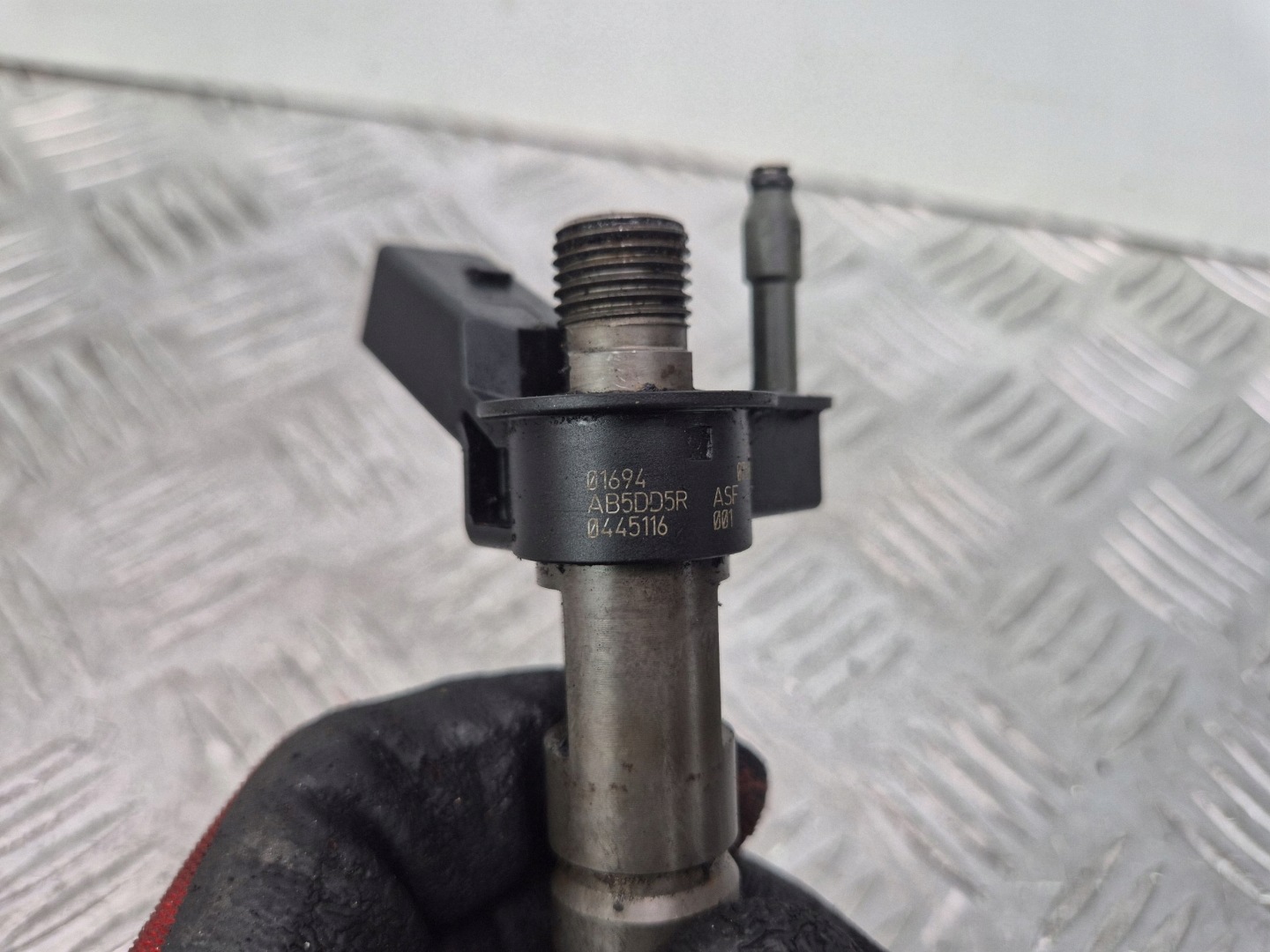 BMW 5 E60 E61 520d injector 7797877 N47D20A