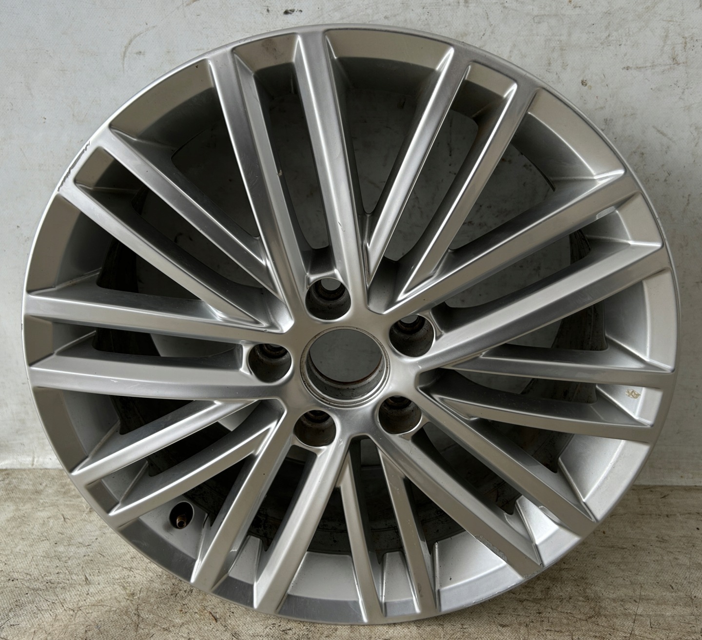 disk 17\ 7J ET54 VW GOLF VI CABRIO 5K7601025A