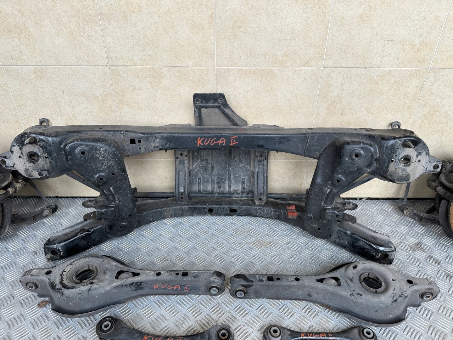 SUSUSPENSION REAR. COMPLETE FORD KUGA II MK2 LIFT