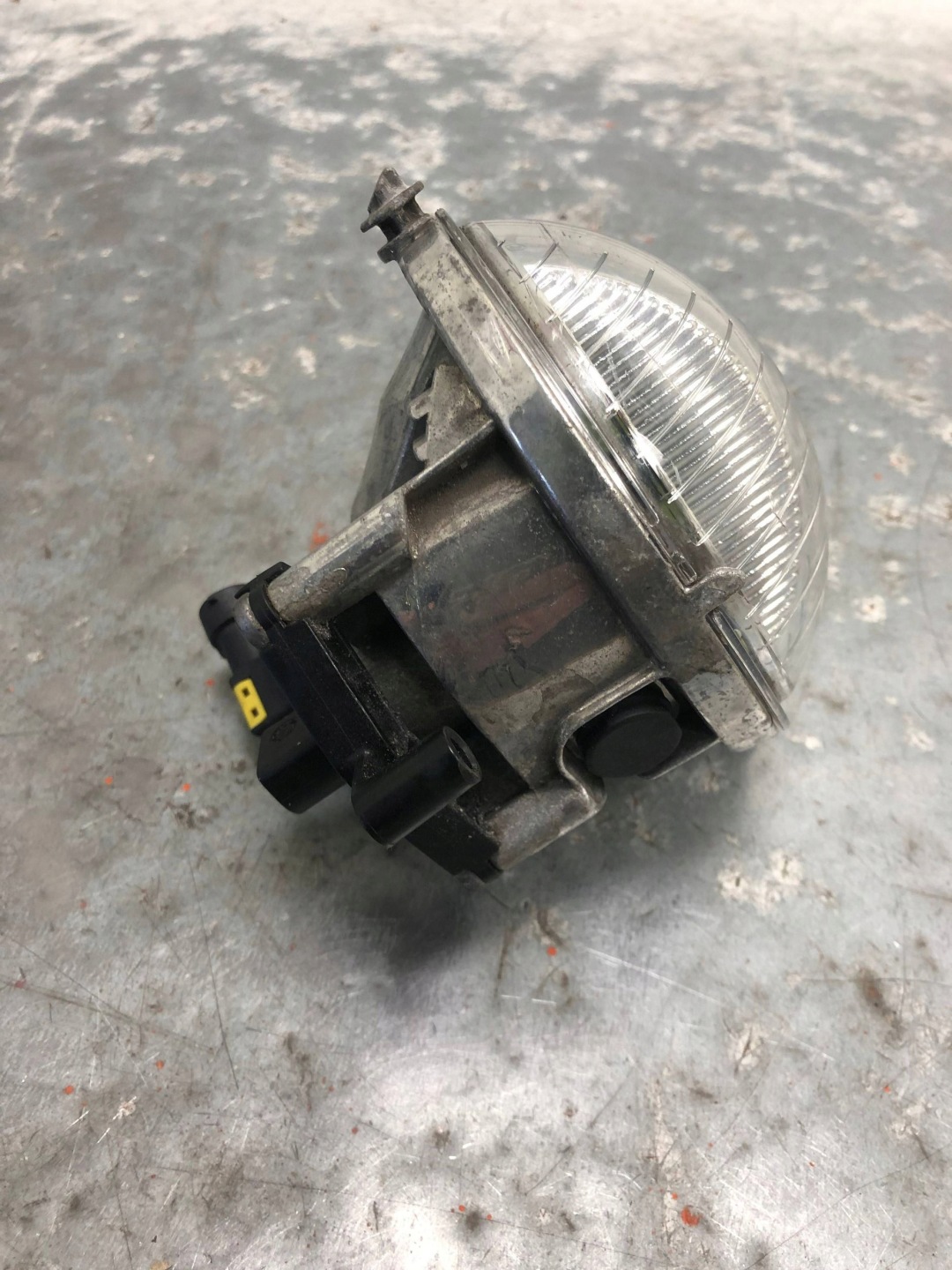fog light left front MINI R56 1305301