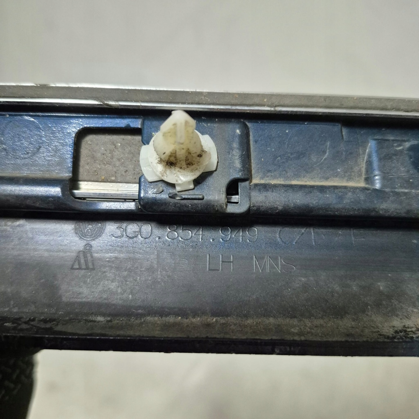 VW PASSAT B8 14-23 moulding cap door left rear part