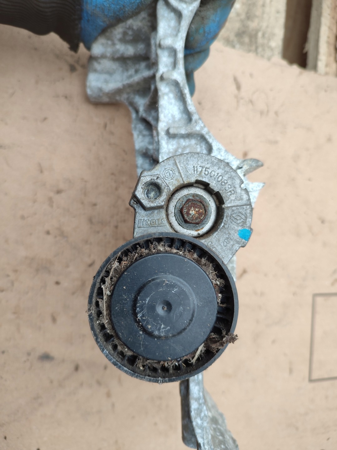 support holder alternator RENAULT TWINGO II 8200689495
