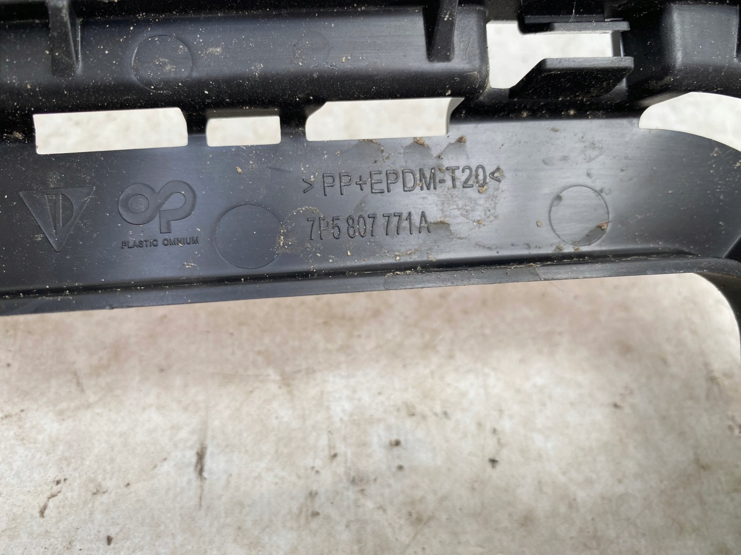 PORSCHE CAYENNE II bumper bracket left rear part 7P5807771A