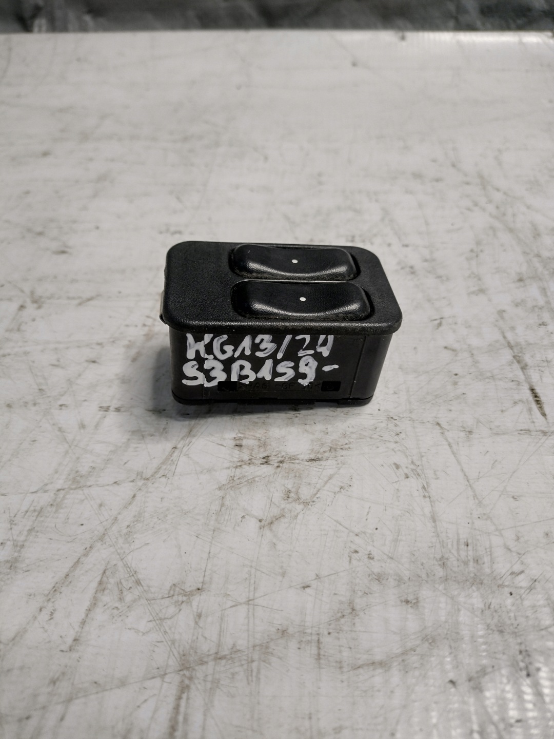 window control switch Opel Corsa C 3D OE 13363202