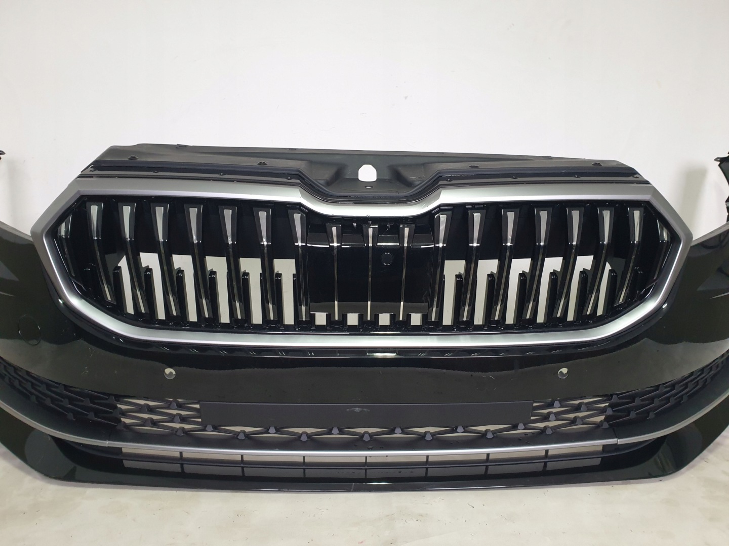 SKODA SUPERB IV 3P0 23-> bumper front front 4 x PDC cover 3P0807221