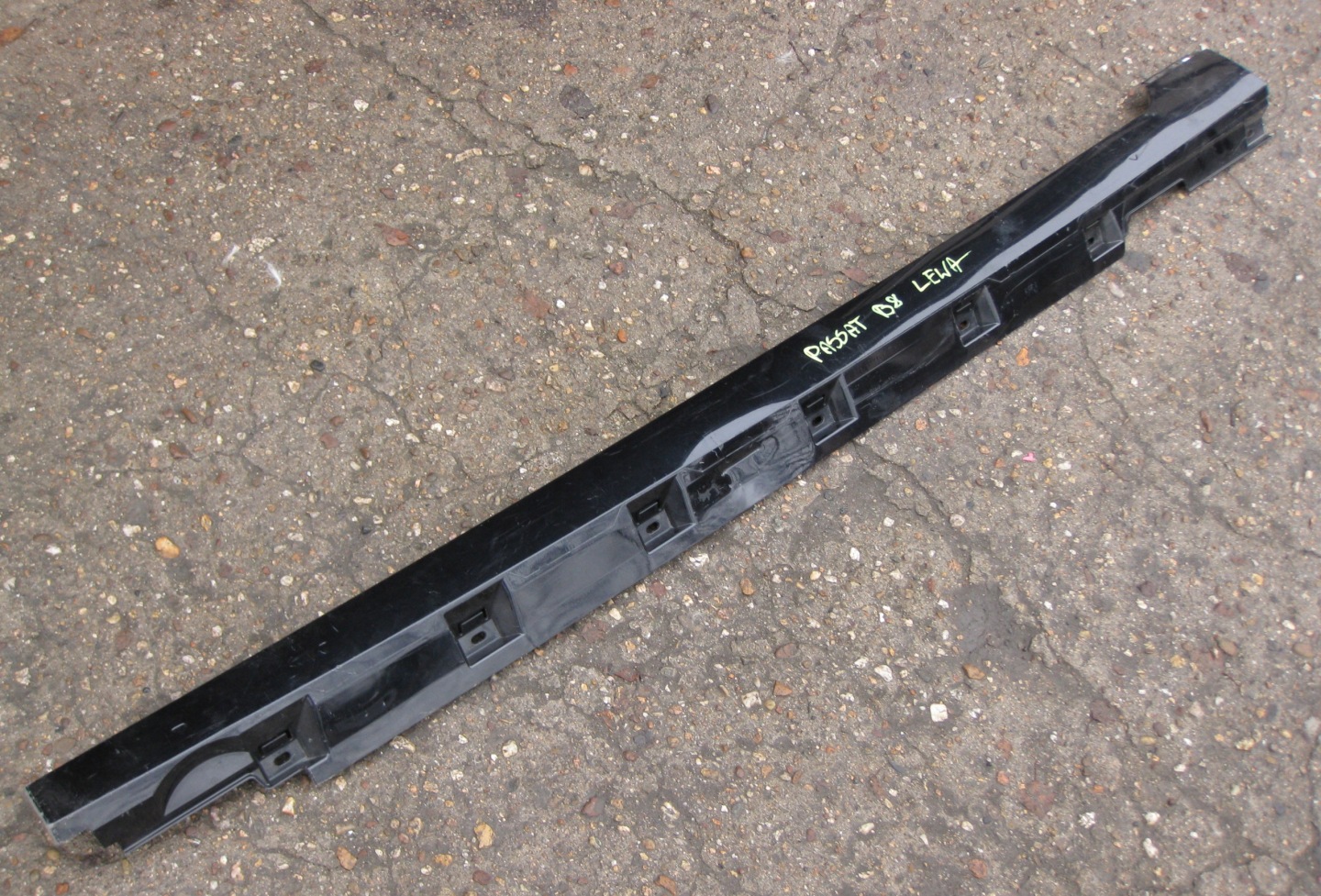 VW PASSAT B8 moulding threshold left 3G0853857