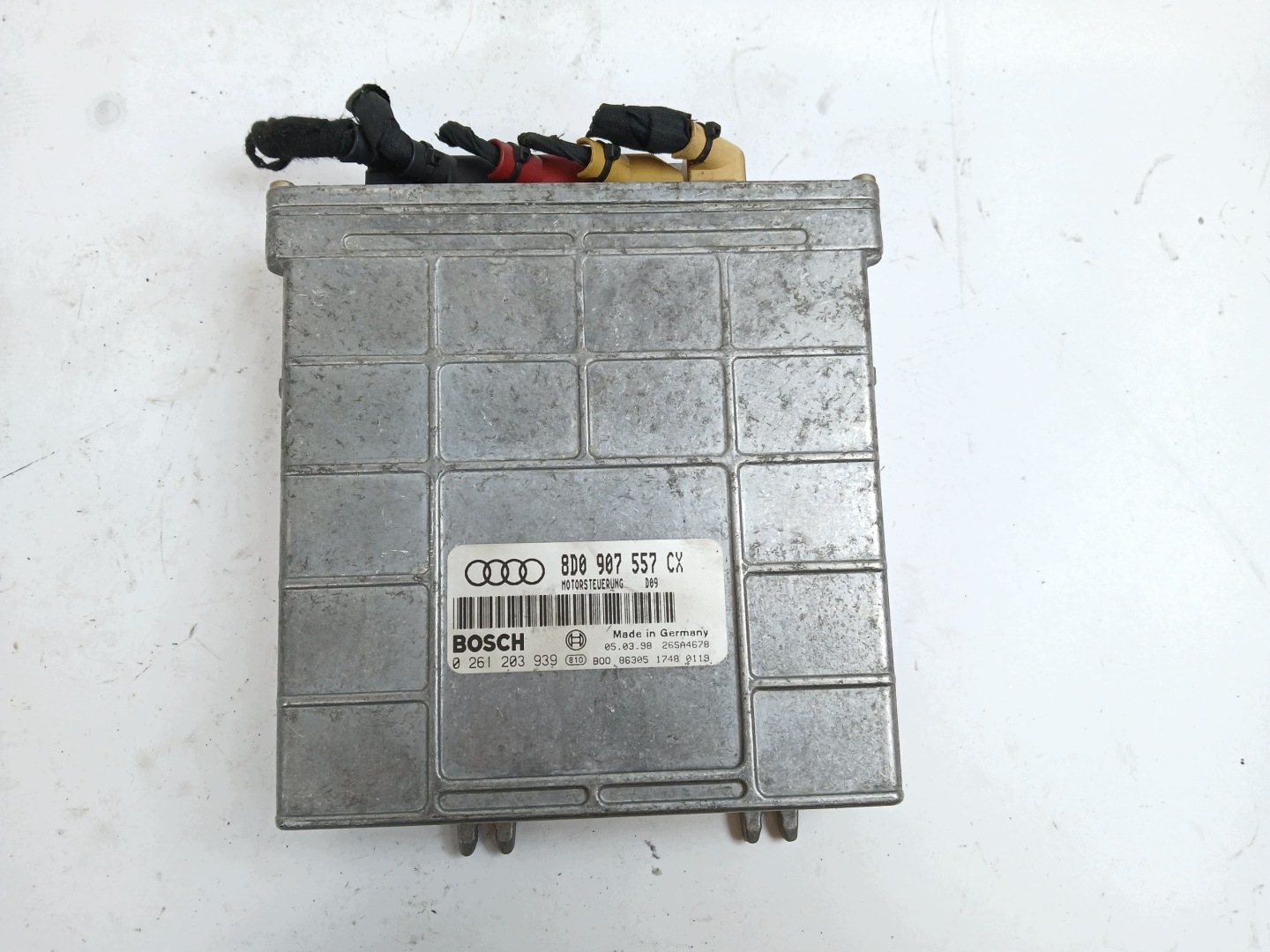 AUDI A4 B5 1.8 unité de commande électronique uce moteur 8D0907557CX