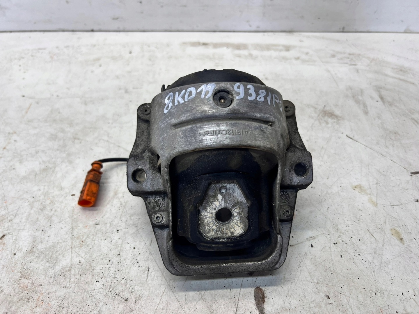 engine mount L P AUDI A4 B8 A5 Q5 8K0199381PS