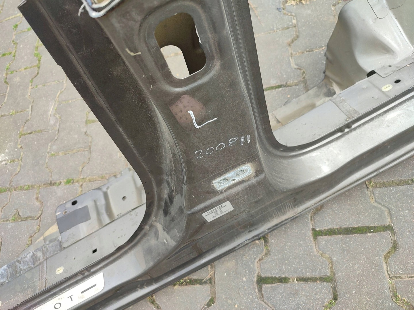 Peugeot 2008 II 2020 left side threshold