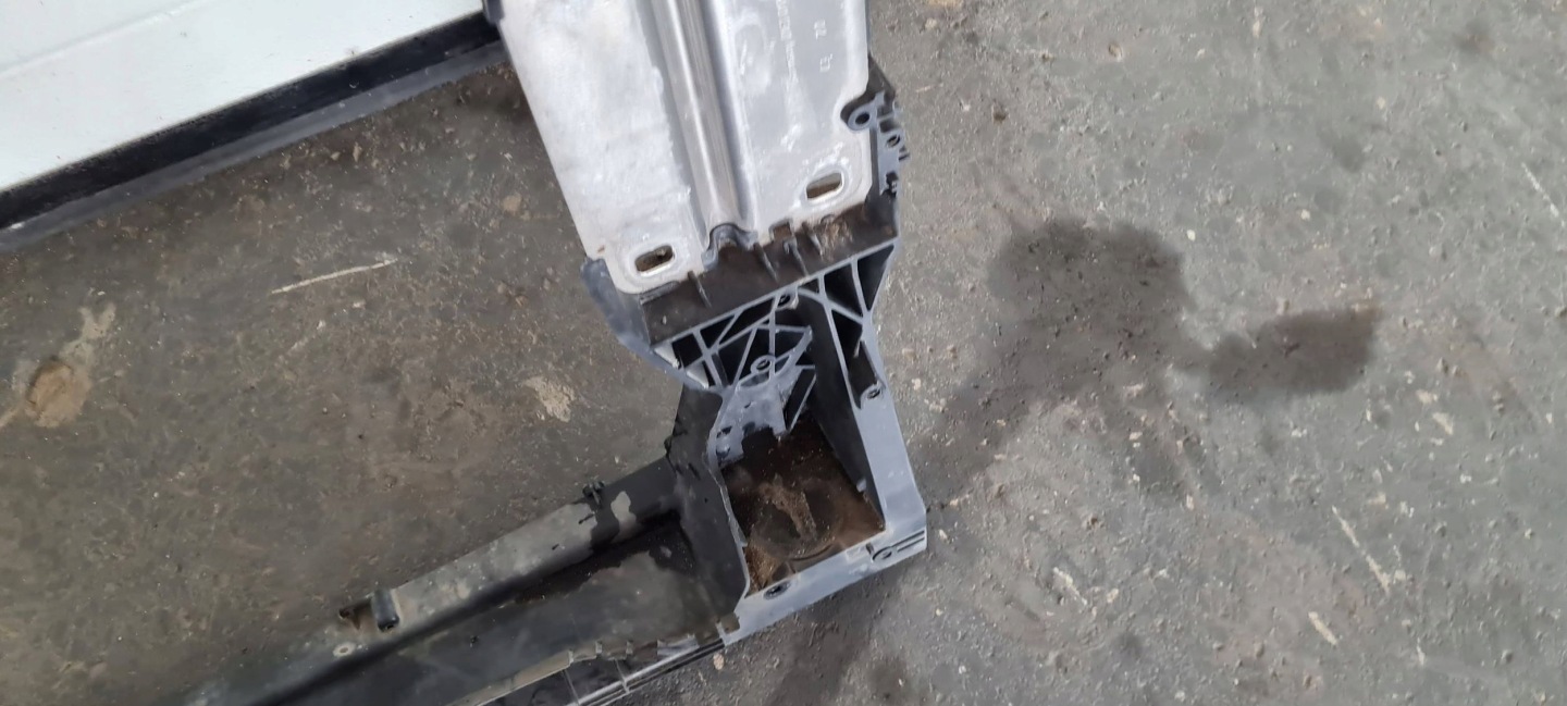A6 C8 4K příčka železná stěna chladičů 4K0805594