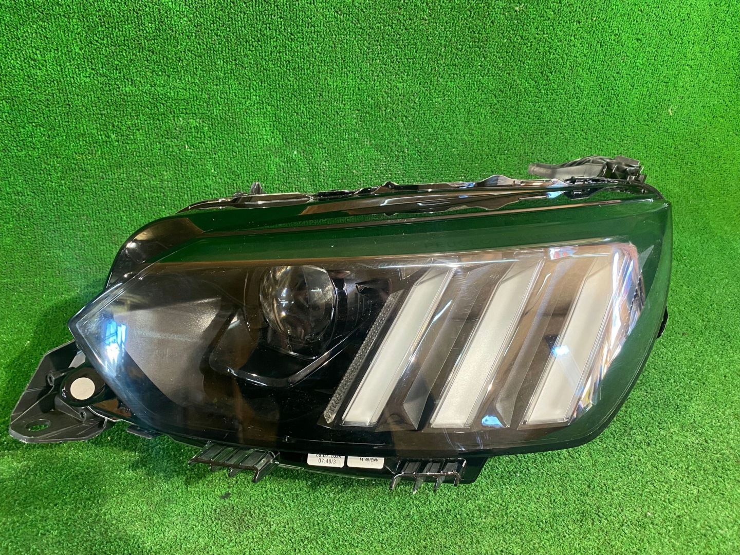 REFLEKTOR left PEUGEOT 208 II 2008 GT-LINE FULL LED NR.181