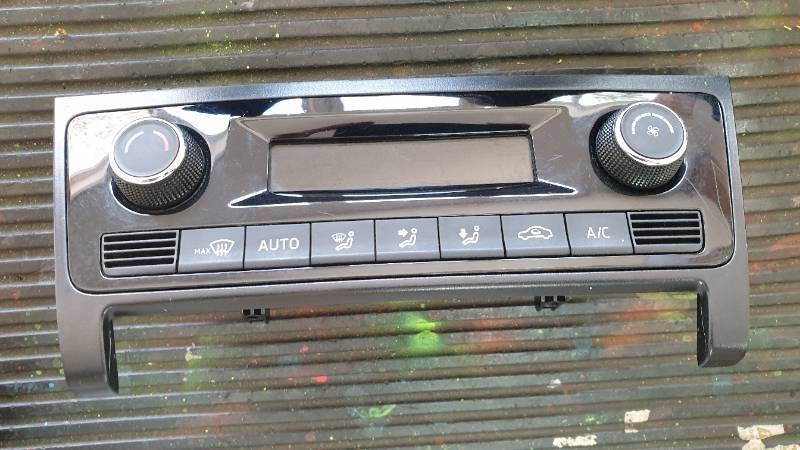Panel klimatizaci 5JA907044C Skoda Rapid