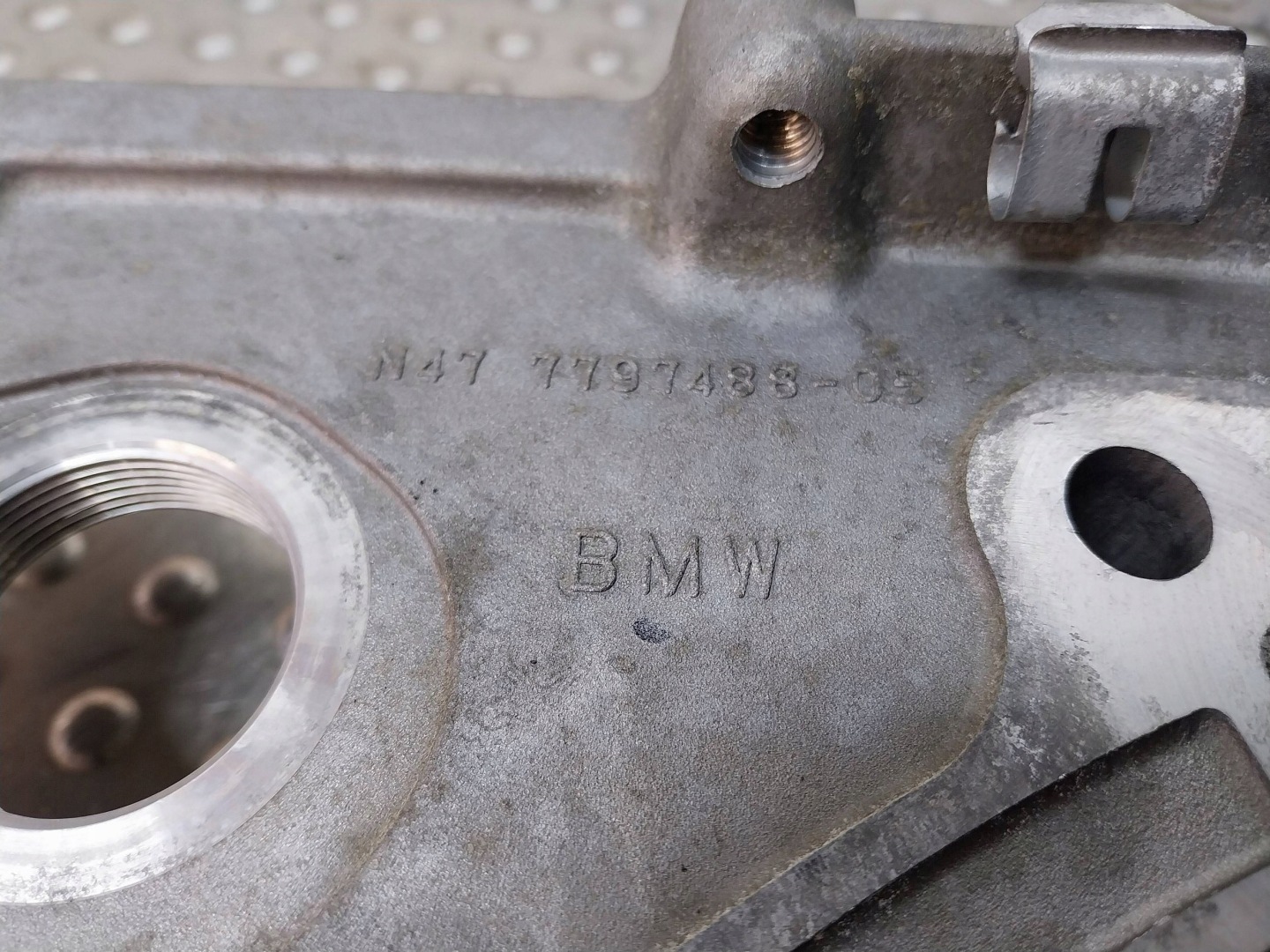 Couvercle carter distribution 7797488 BMW F10 X1 E84 E90 E91 E92 E60 F20 F30 2.0D N47