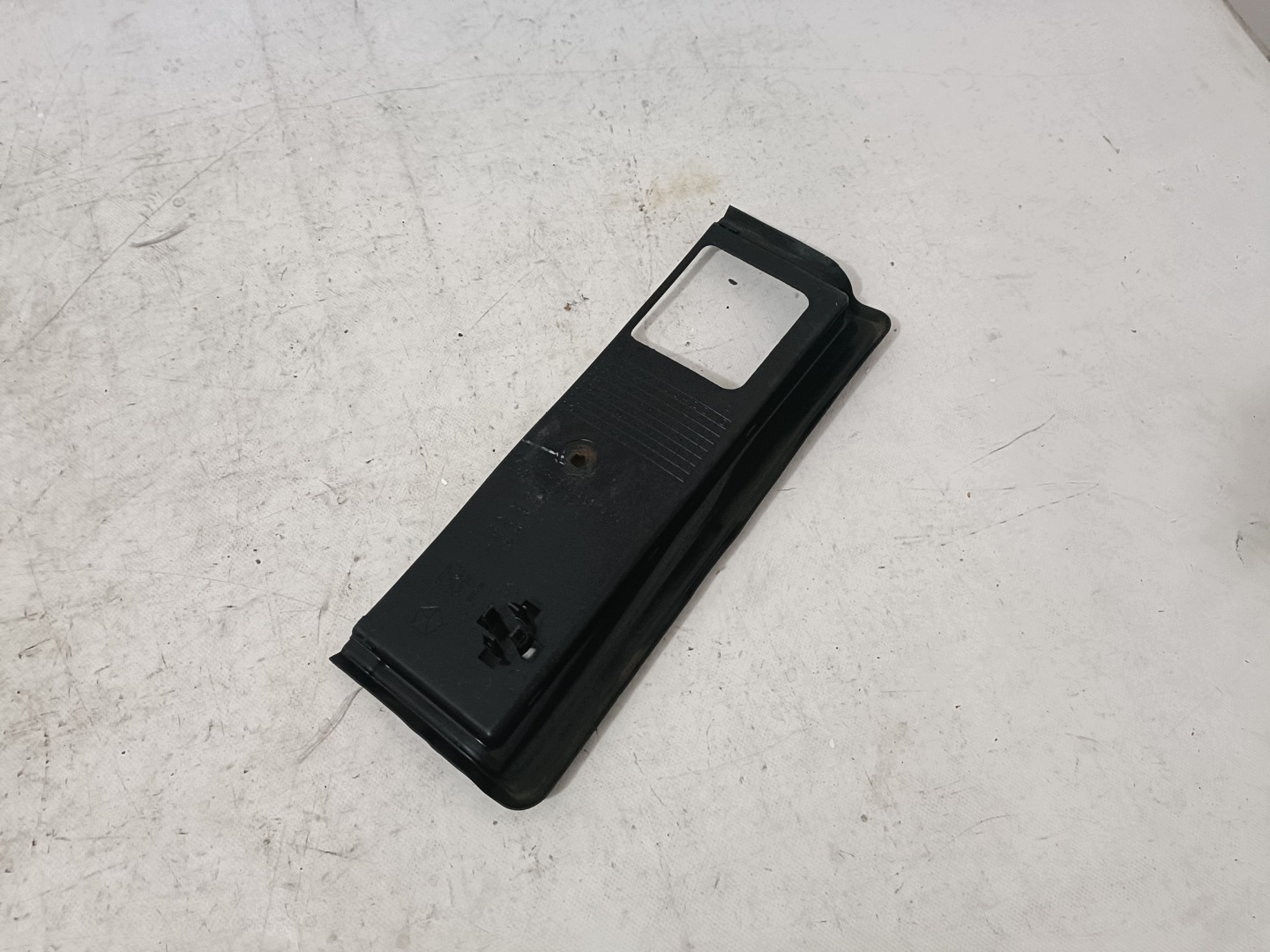 DODGE CHALLENGER 2019- cover chassis right 68089434AD