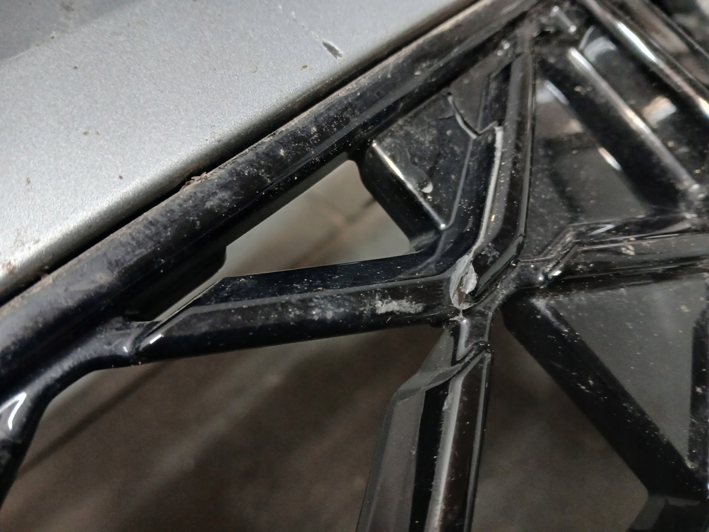 bumper front VW TAYRON R LINE 57L