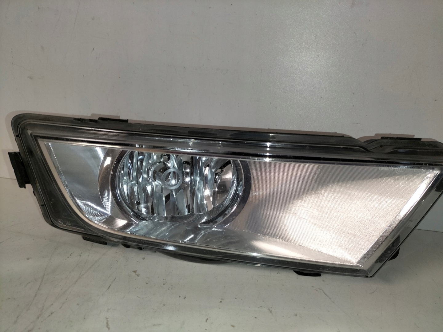 fog light light right SKODA OCTAVIA III 13-17