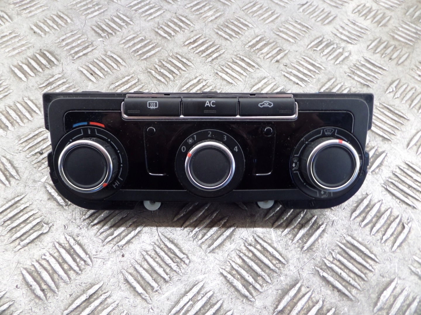 PANEL of the air conditioning 5HB009751-70 VW GOLF VI