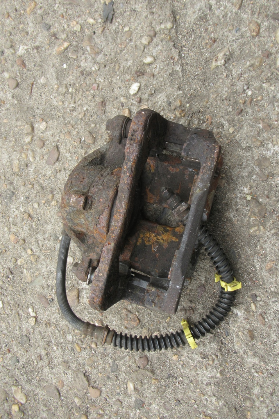 LAND ROVER FREELANDER 02R 2.0 D caliper left front