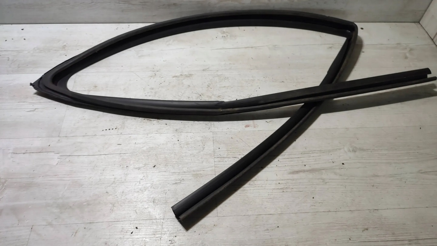 Dacia Logan II 2019r front side right gasket windows door