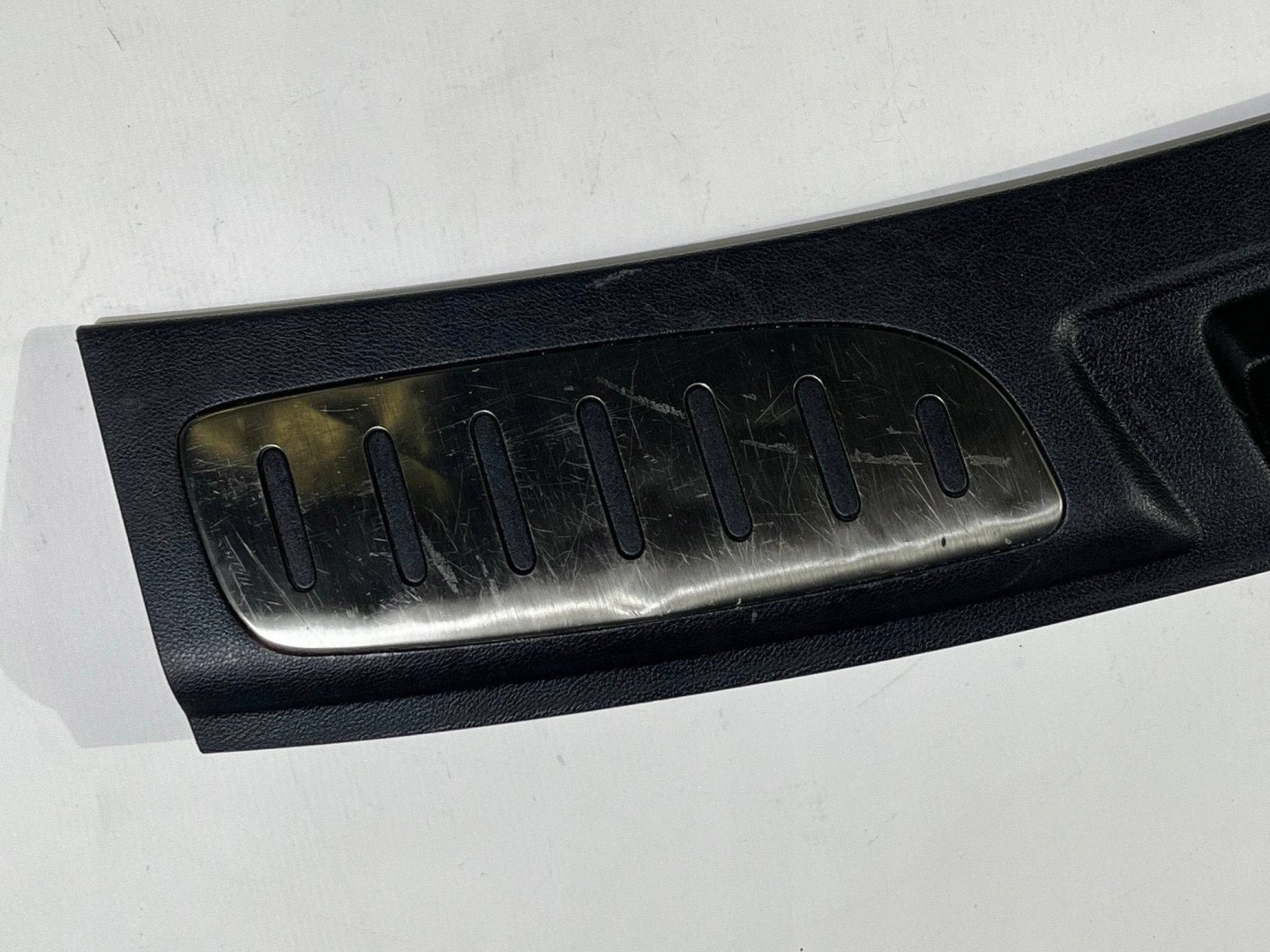 fedél fedél küszöb csomagtartó öv hátsó Dodge Durango 2021