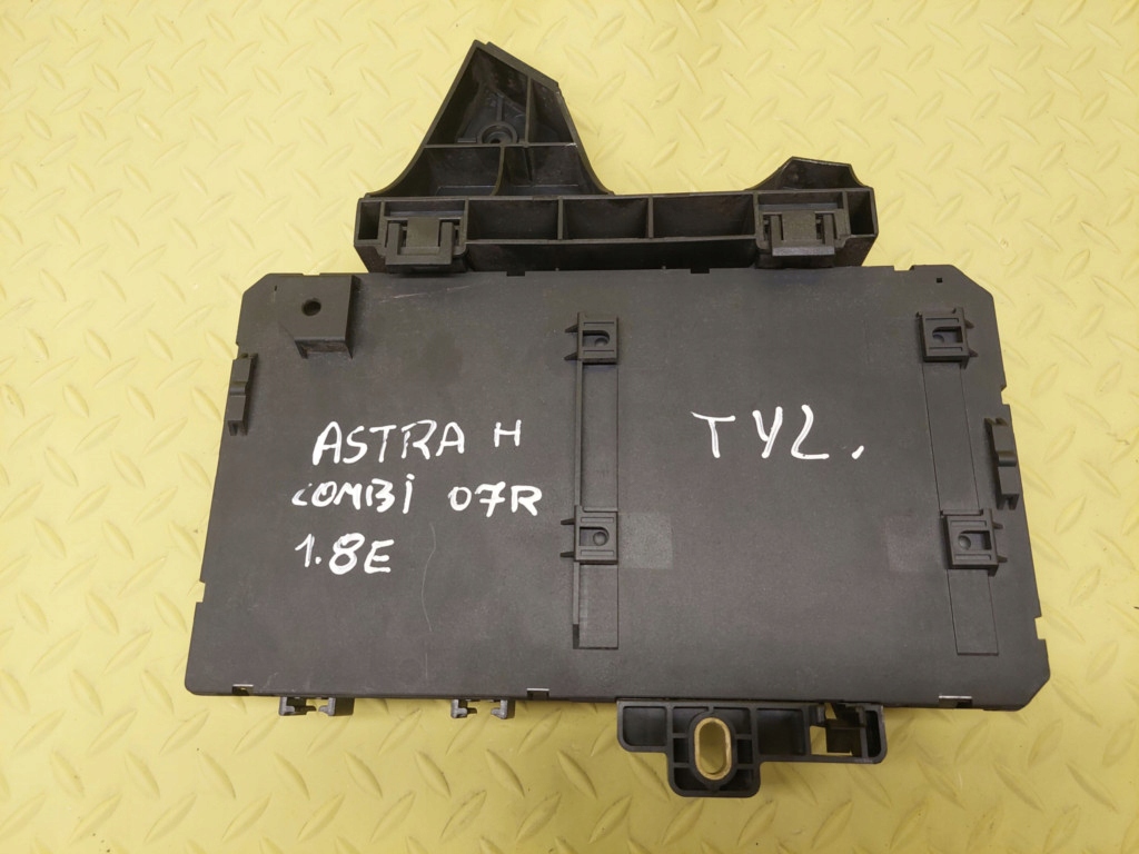 OPEL ASTRA H 1.8 16V Module fusibles 13115937