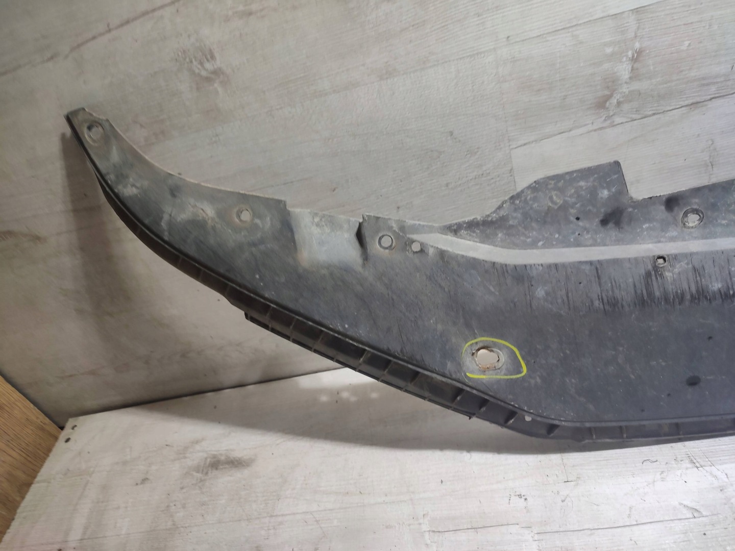 Volkswagen Touran III 2020 Spoiler front